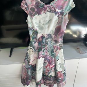 Flowery Ted Baker dress shortsleeved mid length size 1